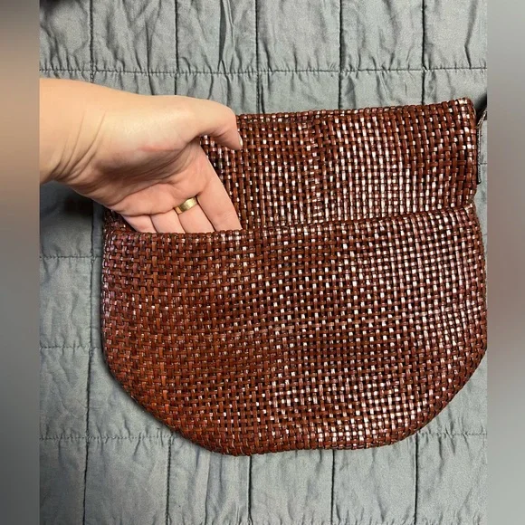 Americana by Sharif — Woven Leather Crossbody Bag - Picture 4 of 8